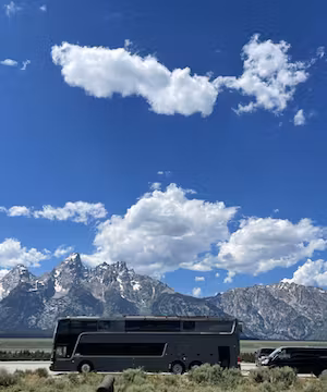 Adventurous family of 8 on a two-year US road trip in a converted double decker bus.