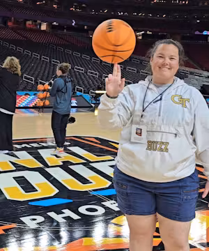 Amanda Badertscher: Inspiring Joy and Positivity on Instagram