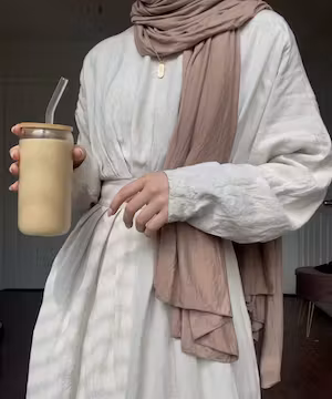 Meet Sophia Dean: Small Hijabi Influencer with Big Dreams!