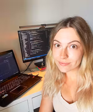 Tech, programming and coding tips by @diariesofacodegirl