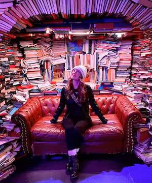 Welcome to Laura Verch's world of vibrant travel & creativity!