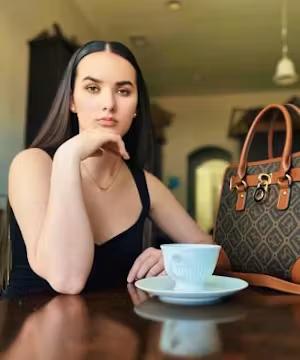 Zoey Diamond: Capturing Product Elegance with a Wrestler's Strength