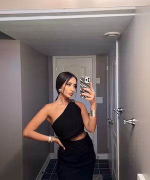 Yasmin: Lighting up Toronto with Style and Grace