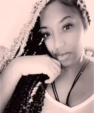 Fashion Trends Instagram posts by @iamrynyree