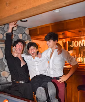 SM6: Unleashing Sibling Harmony in a Chaotic Symphony!