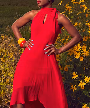 Meet Farotelle: The Instagram Queen of Chic and Charm!
