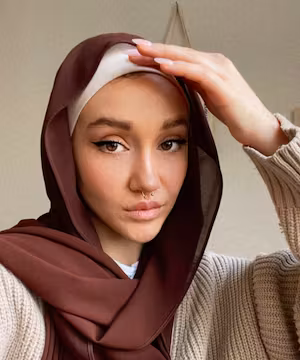 Meet Sophia Dean: Small Hijabi Influencer with Big Dreams!