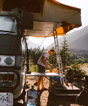 Matt & Emilie: DIY Nomads on a Bus-bound Adventure