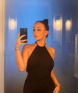INSTAGRAM ACTIVATION: @caroliinebelle