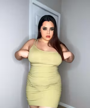 Beauty & Plus Size Influencer