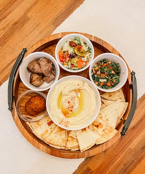 Foodie content creator @laizahill