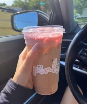 Brooklynn Frago: Lighting Up Instagram with Authenticity and Style!