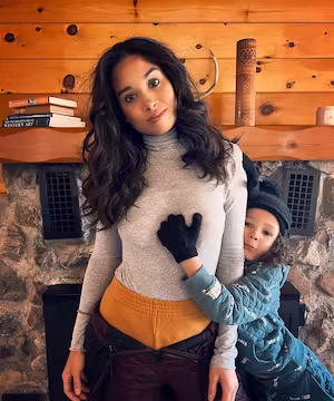 Sinead de Vries: A multi-talented star on the rise! From TV Host to Actress to