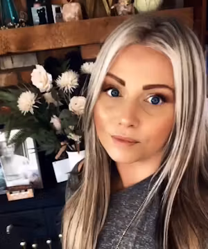 Vanessa Wells: The Artistic Maverick Shaking Up Instagram