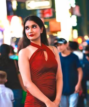 Shivna Saxena: Style Maven & Dance Diva of Instagram!