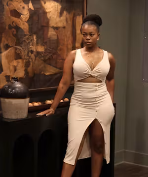 Cocobuttercurls: Capturing the World through a Fashionable Lens