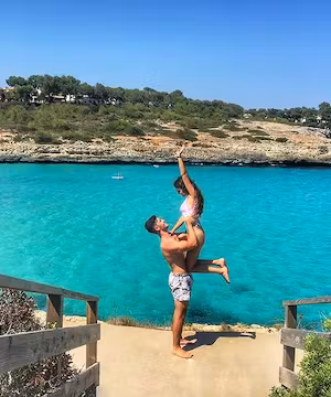 Creative and romantic travel content by @viajandocontigo__