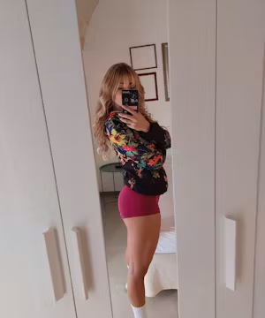 Francesca Marsella: Jetsetting Fashionista and Fitness Queen