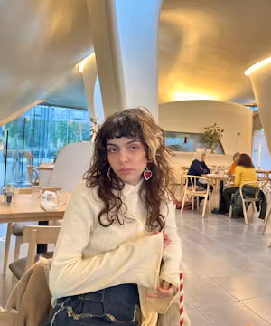 Meet Mia Caven: Lifestyle bookstagrammer with the It Girl touch!