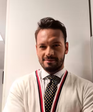 A serious news eye occasionally indulging in life's frivolities.