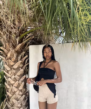 Radiant Ariana: Spreading Joy, One Post at a Time!