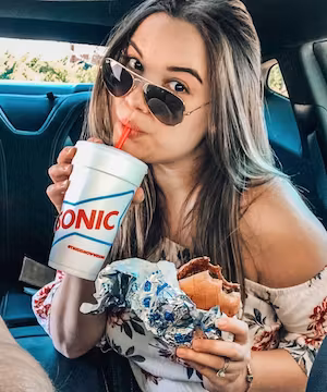 Foodie content creator @laizahill