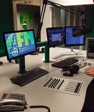 Sponsored Instagram post from @radiolmp