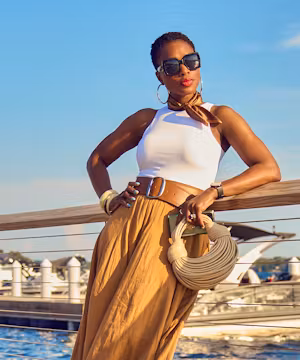 Meet Farotelle: The Instagram Queen of Chic and Charm!