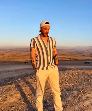 Benjamin Maguire: Jetsetter Actor and Chic Designer with a Fitness Flair