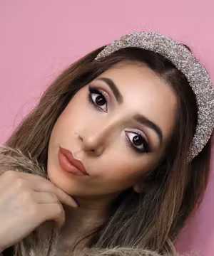 Francesca Iannello: Transforming Beauty, One Brush Stroke at a Time