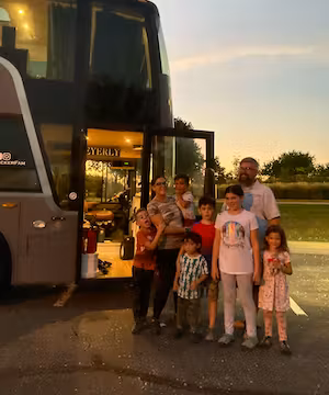 Adventurous family of 8 on a two-year US road trip in a converted double decker bus.
