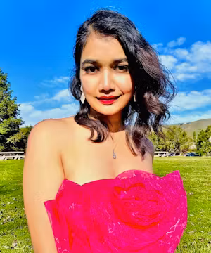 Shivna Saxena: Style Maven & Dance Diva of Instagram!