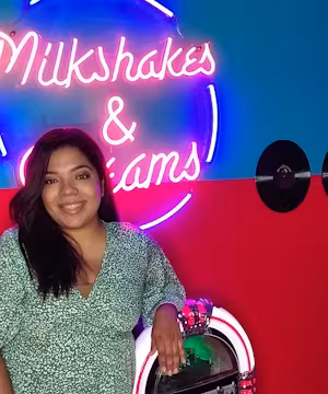 From family adventures to latin-inspired content, Brenda Marino lights up the 'gram with her uplifting vib