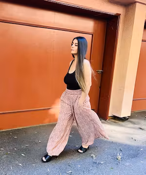 Welcome to the world of Melissa Ho! The creator specializing in Modeling + Photography is here to bring you beauty