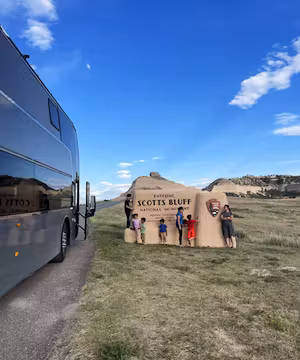 Adventurous family of 8 on a two-year US road trip in a converted double decker bus.