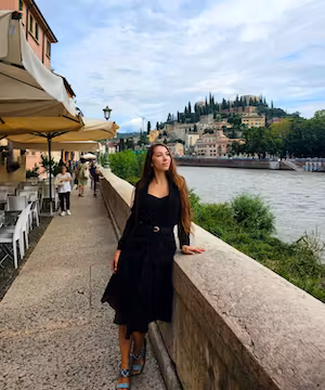 Meet Regina del Sole: Globe-Trotting Tarologist & Italian Tutor