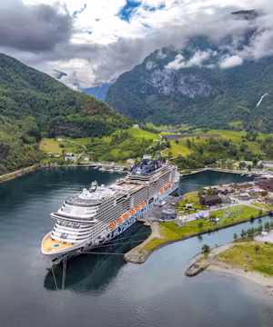 Creating stunning travel and cruises content!