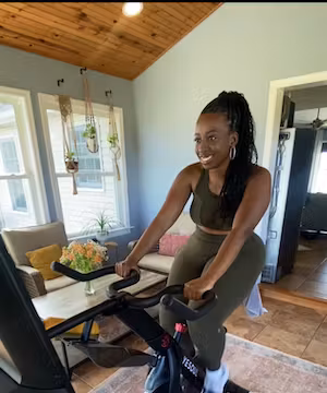 Lala Loopsey: Inspiring Fitness Influencer: Empowering Others Through Authenticity and Style