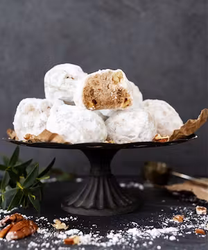 Welcome to Courtenay Hartford's world of timeless beauty and delight!