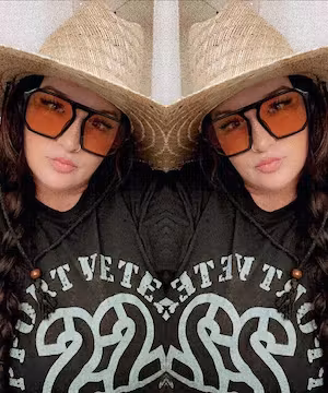 Catherine F, an Instagram influencer and NFT maker on Solsea, encourages you to check-in