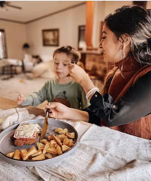 Cristina Alewelt: Embodying Vibrant Latina Motherhood & Travel