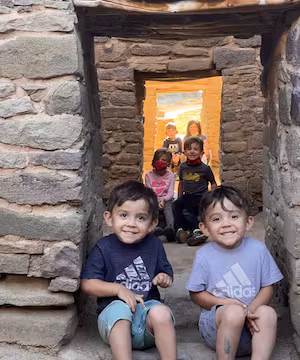 Adventurous family of 8 on a two-year US road trip in a converted double decker bus.