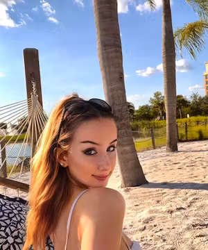 INSTAGRAM ACTIVATION: @caroliinebelle