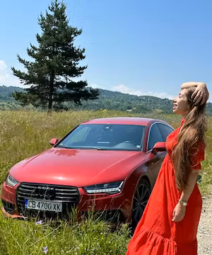 Meet Regina del Sole: Globe-Trotting Tarologist & Italian Tutor