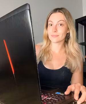 Tech, programming and coding tips by @diariesofacodegirl