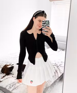 Instagram Post from British Fashion Influencer @SunsetDesires