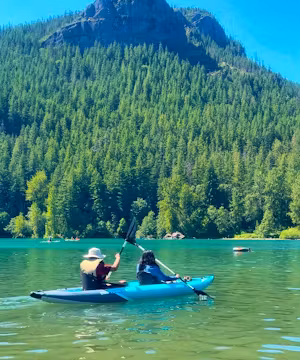 Heena: Hiking, Kayaking, Lifestyle, and Outdoor Enthusiast