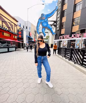 Welcome to the world of Melissa Ho! The creator specializing in Modeling + Photography is here to bring you beauty