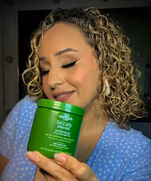 Genesis: The Influencer Turning Everyday into an Adventure!