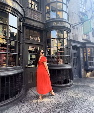 NY's Vibrant Content Maven: Gusyerlis, the Creative Dynamo